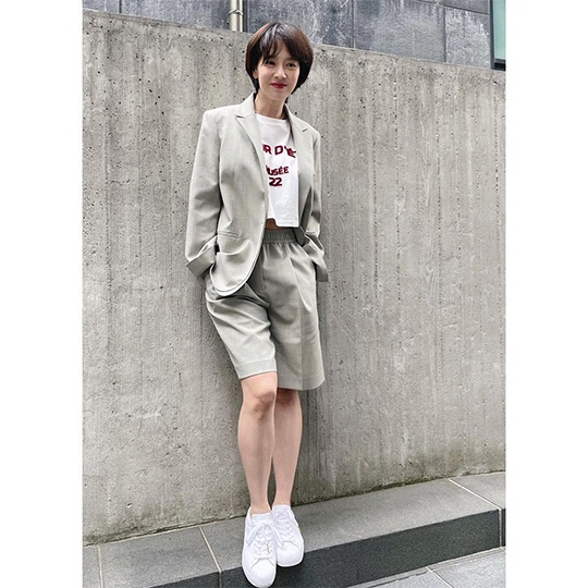 MUSEE(뮤제) [송지효, 우주소녀 보나 착용]JOUR DETE Embroidered Cotton T-Shirt_Off White | S.I.VILLAGE (에스아이빌리지) [MUSEE]... 