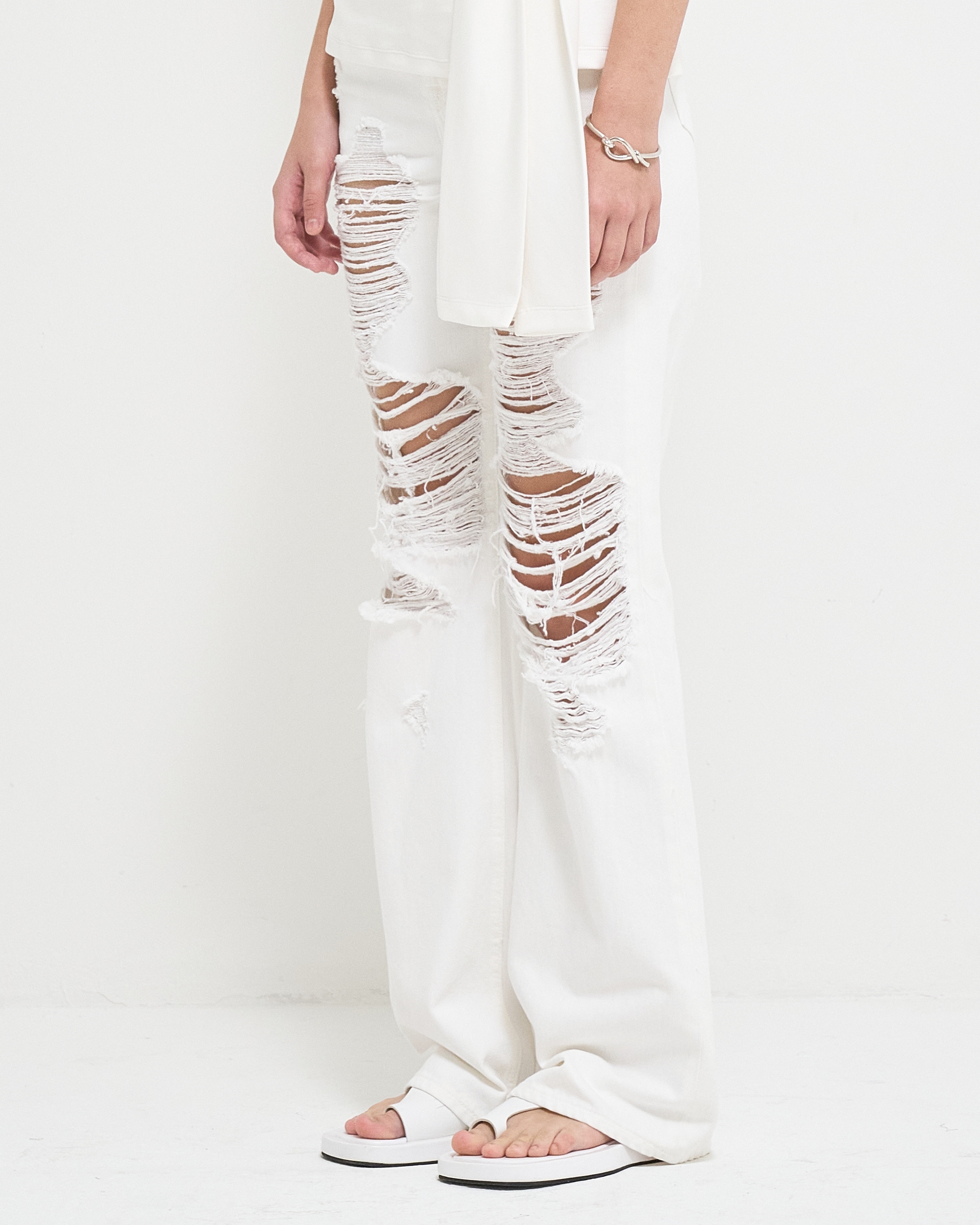 GOEN.J(고엔제이) Ripped straight-leg full length jeans | S.I.VILLAGE (에스아이빌리지) [GOEN.J]Ripped straight-leg full length... 