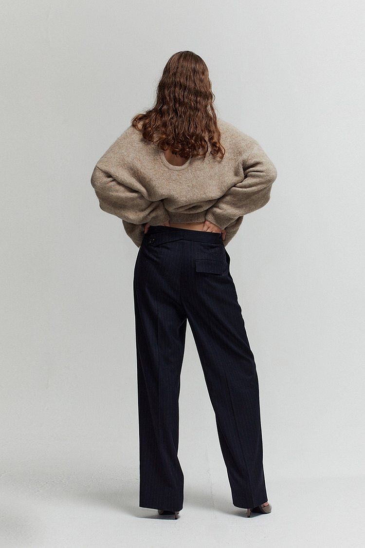 [DE BASE] GENDERLESS RELAX-RISED BACK TAP PANTS_NAVY STRIPE