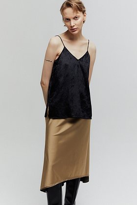 L`H.A.S(르하스) [DE BASE] VELVET SLIP TOP_BLACK | S.I.VILLAGE (에스아이빌리지)