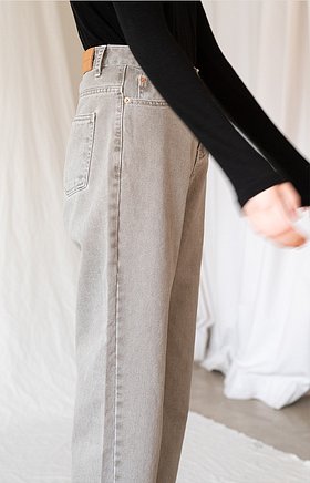 KINDERSALMON(킨더살몬) FW19 Jeans Dusty Gray | S.I.VILLAGE (에스아이빌리지)
