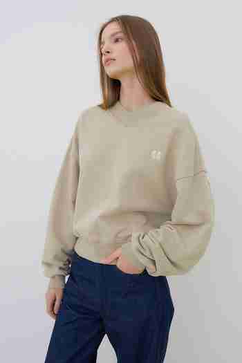 HEROINE(히로인) V-neck cotton logo sweatshirt (beige) | S.I.VILLAGE (에스아이빌리지)