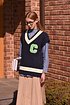 [CONCEPT COLLEGE] Light Green C Patch V-neck Knitwear Vest [Navy]