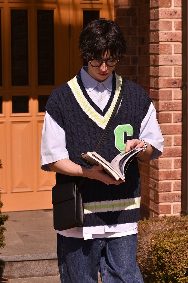 [CONCEPT COLLEGE] Light Green C Patch V-neck Knitwear Vest [Navy]