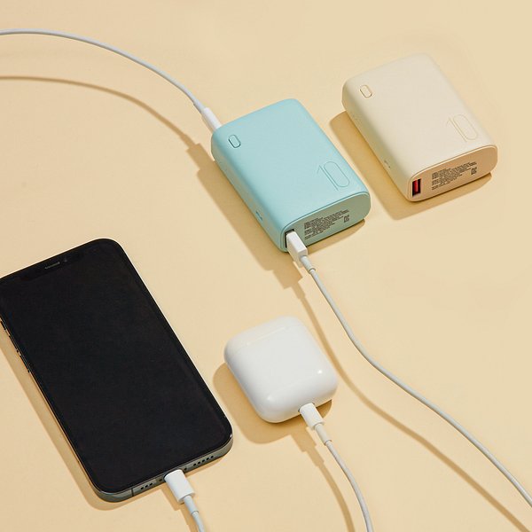 작고 가벼운 고속 충전 보조 배터리(10,000mAh)_베이지