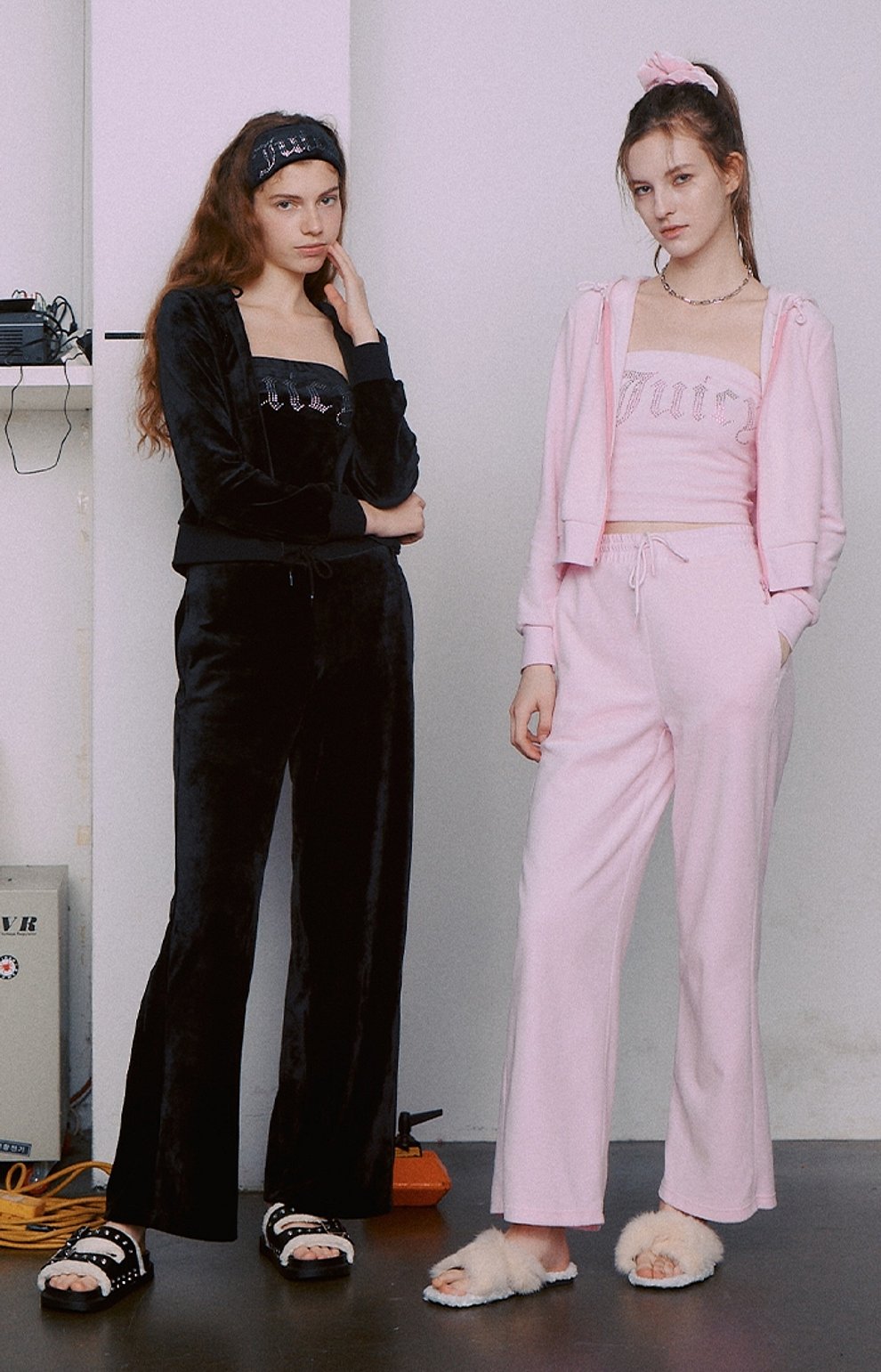 [LEISURE LINE] 쥬시 백 레터링 벨벳 후드