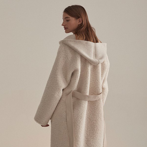 MUSEE(뮤제) [문가영,전효성,최정윤 착용] Mouton Faux-Shering Reversible Long Mustang Coat_Ecru | S.I.VILLAGE... 