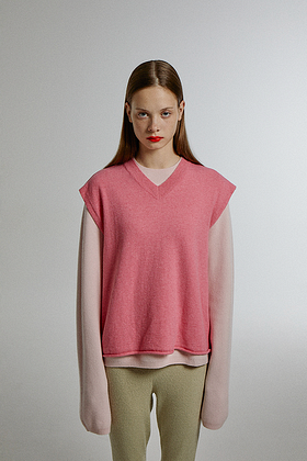 JE NE SAIS QUOI ENSEMBLE(주느세콰 앙상블) ARM-ON VEST_PINK | S.I.VILLAGE (에스아이빌리지)