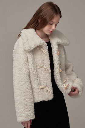 BEMUSE MANSION(비뮤즈맨션) Toggle fur jacket - Ivory | S.I.VILLAGE (에스아이빌리지)