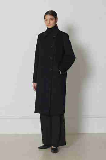 MANUELLE ET GUILLAUME(마누엘에기욤) Balanced black wool coat | S.I.VILLAGE (에스아이빌리지)