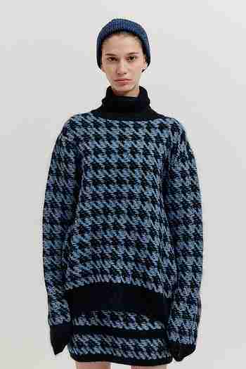 EENK(잉크) XEZAL Houndstooth Check Knit Turtleneck - Blue/Black | S.I.VILLAGE (에스아이빌리지)