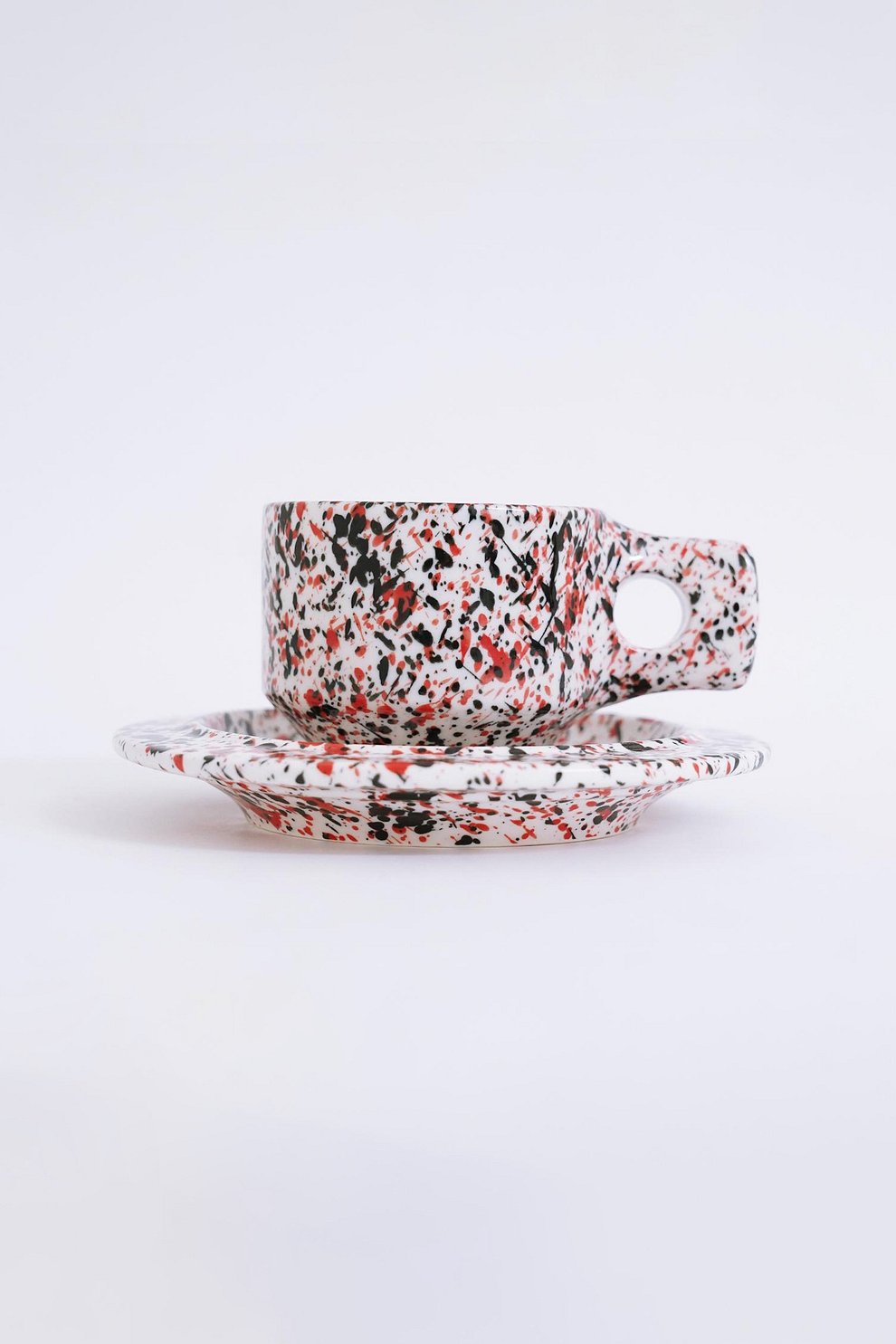 [Fabrik Pottery] 스플래쉬 플랫 컵 & 소서 세트 Red & Black (BOONTHESHOP Exclusive)