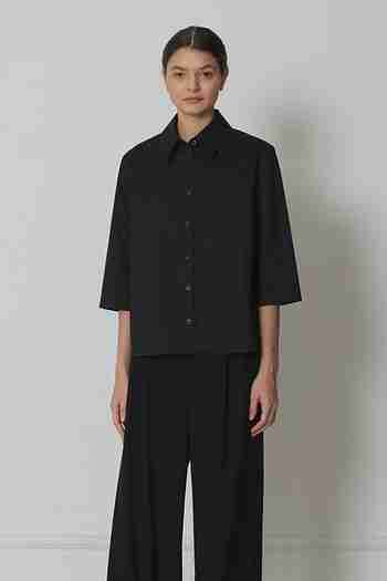 MANUELLE ET GUILLAUME(마누엘에기욤) Wellmade crop shirt black | S.I.VILLAGE (에스아이빌리지)