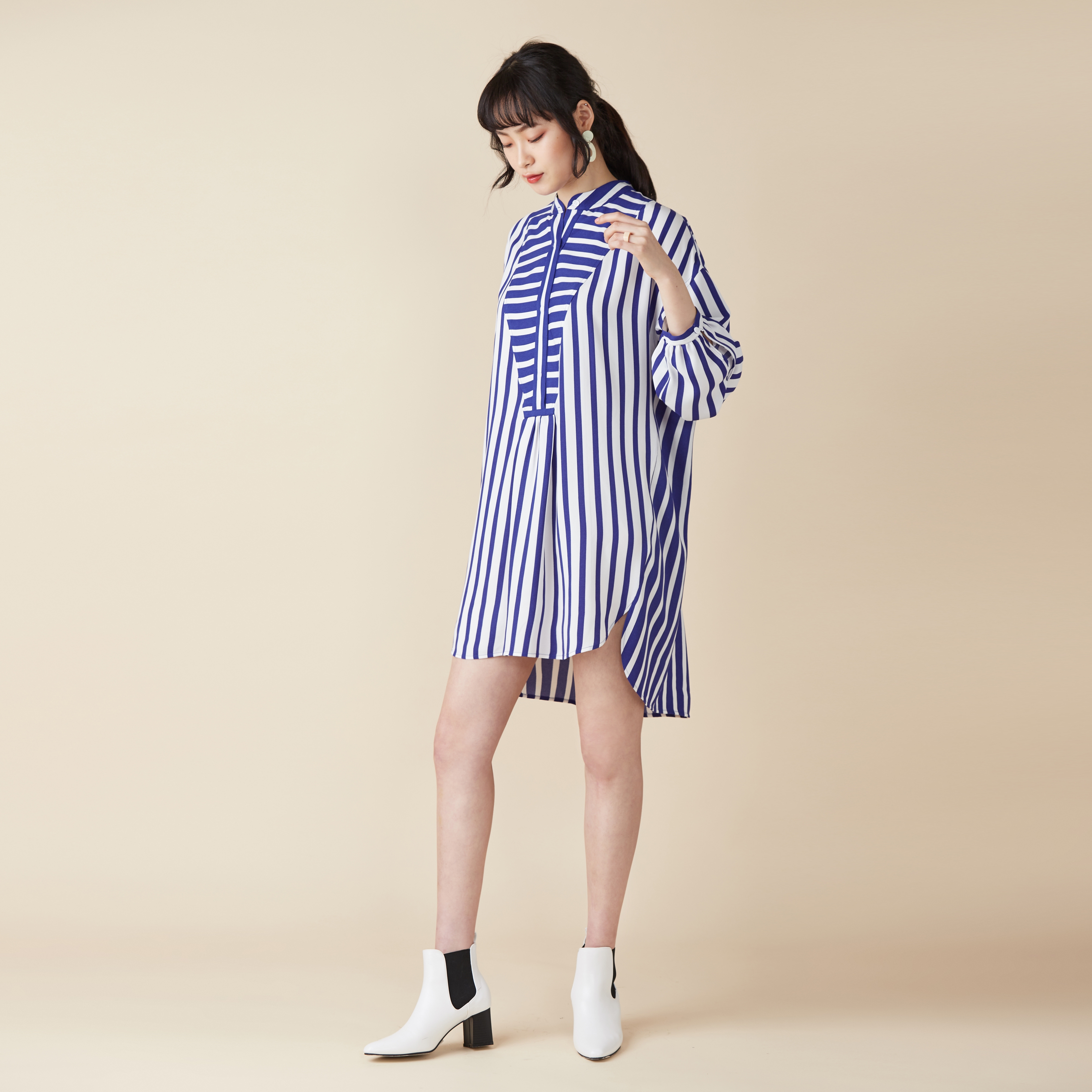 [주르 드 자주] 여 헨리넥 세로 스트라이프 배색 원피스