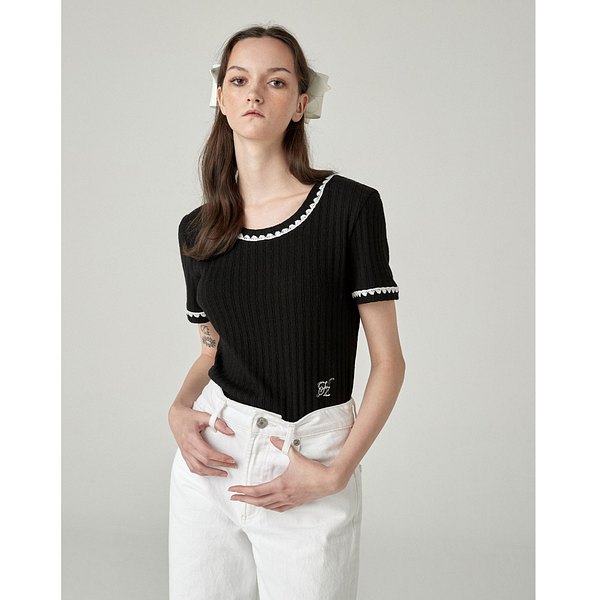 LACE LOGO TOP - BLACK