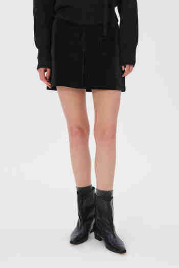 KUME(쿠메) Faux Crocodile Mini Skirt, Black | S.I.VILLAGE (에스아이빌리지)