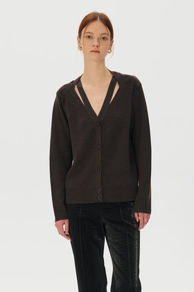 KUME(쿠메) [11월중순입고] Twisted Neck Superfine Merino Wool Cardigan, Dark Borwn | S.I.VILLAGE (에스아이빌리지)