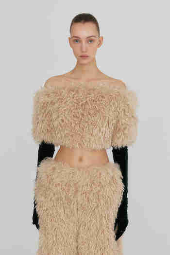 EENK(잉크) [한소희 착용] ZUFFIA Fur Cropped Top - Beige | S.I.VILLAGE (에스아이빌리지)