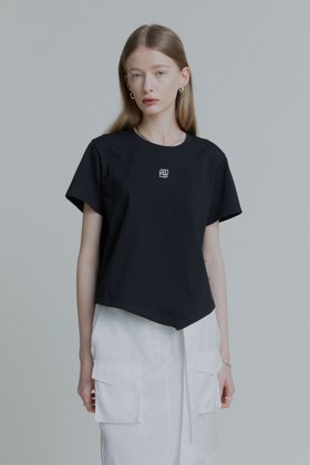 MUSEE(뮤제) KALO Embroidered Unbalanced Hem T-shirt_Black | S.I.VILLAGE (에스아이빌리지)