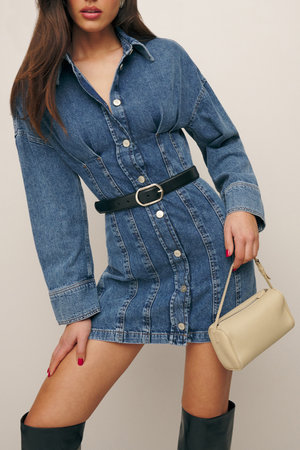 REFORMATION(리포메이션) 버튼업 절개 라인 데님 드레스 (Roxanna Cinch Waist Denim Mini Dress) | S.I.VILLAGE (에스아이빌리지)