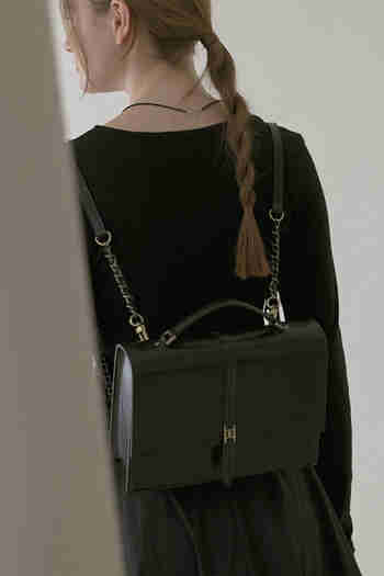 FOLNUA(폴뉴아) CLASSIC LOGO HALLIE BACKPACK [BLACK - PLAIN] | S.I.VILLAGE (에스아이빌리지)