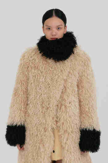 EENK(잉크) ZUFFIEA Fluffy Funnel Neck Coat - Beige | S.I.VILLAGE (에스아이빌리지)