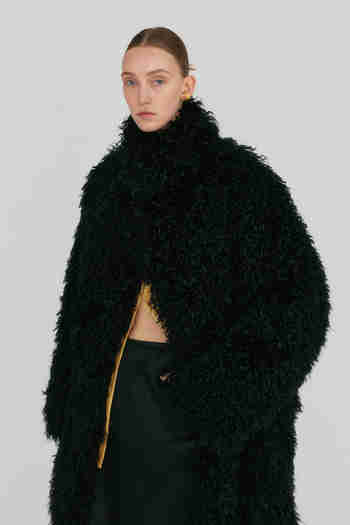 EENK(잉크) ZUFFIEA Fluffy Funnel Neck Coat - Black | S.I.VILLAGE (에스아이빌리지)