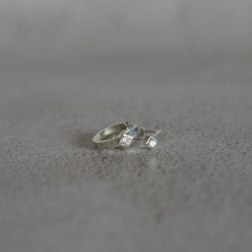LE BLEU(르블루) square stone earring silver | S.I.VILLAGE (에스아이빌리지) [LE BLEU]square stone earring silver - 