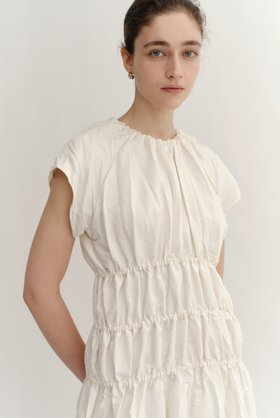 KINDERSALMON(킨더살몬) SS24 Shirring Dress Sand-Cream | S.I.VILLAGE (에스아이빌리지)