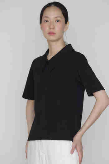 MANUELLE ET GUILLAUME(마누엘에기욤) Peaked collar top black | S.I.VILLAGE (에스아이빌리지)