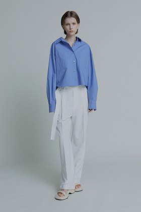 MUSEE(뮤제) MARINA Back Printed Crop Over Fit Shirt_Violet Blue | S.I.VILLAGE (에스아이빌리지)