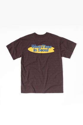 BIGWAVE COLLECTIVE(빅웨이브 콜렉티브) WAVE TIME IN S(E)OUL T-SHIRT (NUT BROWN) | S.I.VILLAGE (에스아이빌리지)