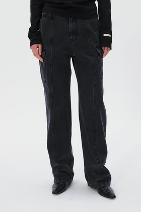 KUME(쿠메) Low Waist Wide Cargo Denim Pants, Black | S.I.VILLAGE (에스아이빌리지)